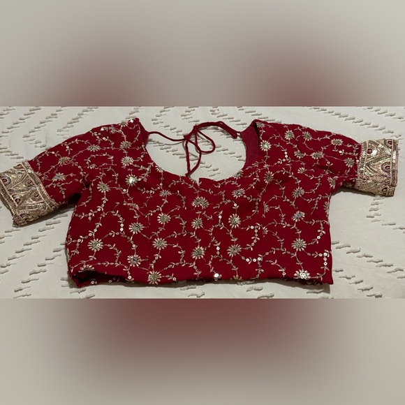 Beautiful Red Saree/Sari with Gold Border - Picture 7 of 7